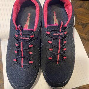 Skecher's women's slip on sneakers athletic shoes size 7 like new